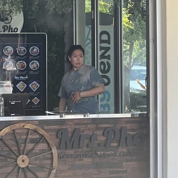 Mrs. Pho - This lady made a face at me when I told her the customer service sucked. - Fast Food Near Me - Concord, California