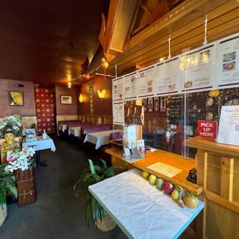 Phaya Thai Halal Restaurant - the interior of a restaurant - Thai Near Me - Sacramento, California Phaya Thai Halal Restaurant - the interior of a restaurant - Thai Near Me - Sacramento, California