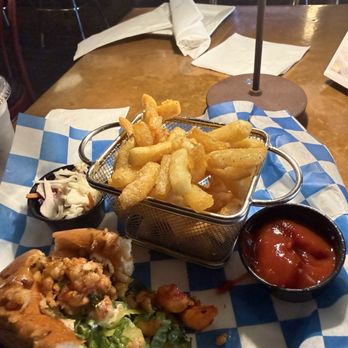 Tom's Oyster Bar - Pubs Near Me - Royal Oak, Michigan Tom's Oyster Bar - Pubs Near Me - Royal Oak, Michigan