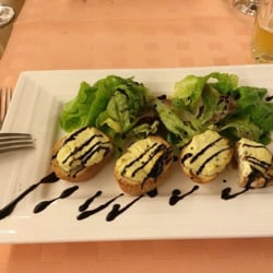 Restaurant du Lion d'Or - Chèvre chaude - a good starter