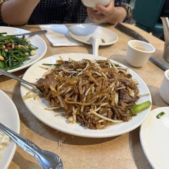 Porridge & Things - Beef Chow Fun - Chinese Near Me - Millbrae, California Porridge & Things - Beef Chow Fun - Chinese Near Me - Millbrae, California