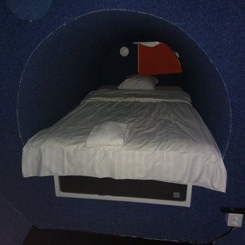 Jumbo Stay / Jumbo Hostel - Private room in the engine - Hostels Near Me - Stockholm, Alberta