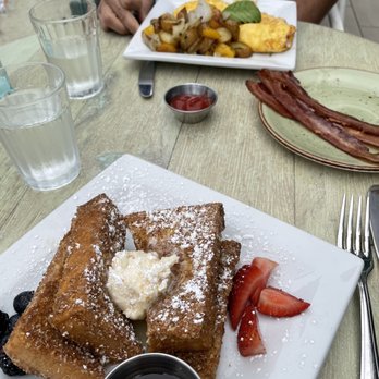 Driftwood Kitchen - French toast & laguna omelette - Seafood Near Me - Laguna Beach, California