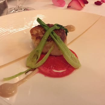 La Toque - Seared sea scallop with blood orange, baby funnels and walnut sauce. Very good combination :) - French Near Me - Napa, California La Toque - Seared sea scallop with blood orange, baby funnels and walnut sauce. Very good combination :) - French Near Me - Napa, California
