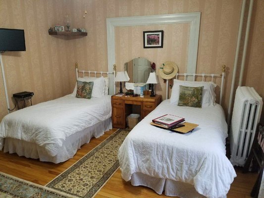 Charlotte's Rose Inn by null