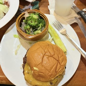 Murray Bros Caddyshack - Hamburger and broccoli - American Near Me - St. Augustine, Florida Murray Bros Caddyshack - Hamburger and broccoli - American Near Me - St. Augustine, Florida