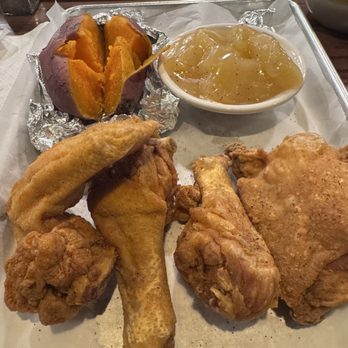 Hershey's Restaurant - sweet potato apple slices with cinnamon and four pieces of fried chicken - American Near Me - Gaithersburg, Maryland