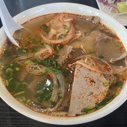 CS2. UDON NOODLE SOUP WITH PORK AND CRAB