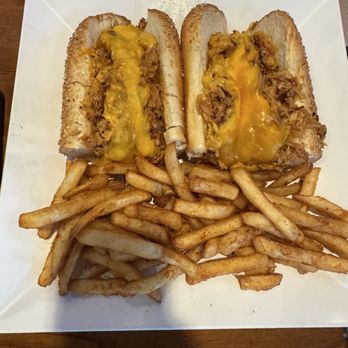 Looney's Pub - Bbq chicken Philly - American Near Me - College Park, Maryland