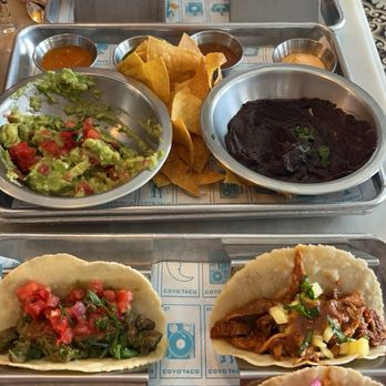 Coyo Taco - Mexican Near Me - Lisbon, 11