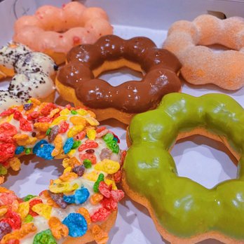 Le Creme - fruity pebbles, matcha, cookies n cream, chocolate, strawberry and churro flavors! - Desserts Near Me - San Jose, California