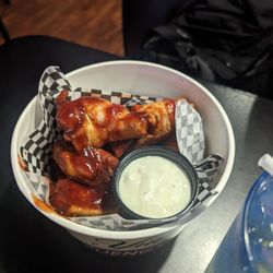 Roundin' Third Sports Grill - Honey barbecue wings