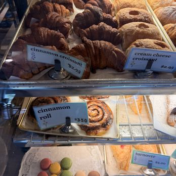 Le Croissant Factory - I even purchased a cinnamon croissant - Bakeries Near Me - Sacramento, California Le Croissant Factory - I even purchased a cinnamon croissant - Bakeries Near Me - Sacramento, California