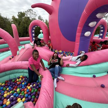 The Big Bounce America - Playing in the ball pits! - Festivals Near Me - Boca Raton, Florida
