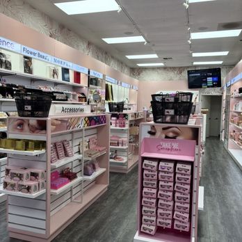 Lux Beauty - MaquÃllaje - Cosmetics & Beauty Supply Near Me - Bakersfield, California Lux Beauty - MaquÃllaje - Cosmetics & Beauty Supply Near Me - Bakersfield, California