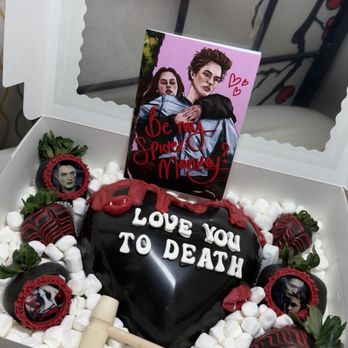 Mesa Amores - Custom Breakable Heart with Strawberries - Caterers Near Me - Concord, California Mesa Amores - Custom Breakable Heart with Strawberries - Caterers Near Me - Concord, California