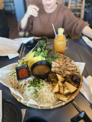 Com Nha Kitchen & Bar by null