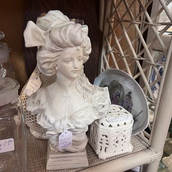 Vintage Garden - An excellent statue, only $22 are you freakin kidding me?! If I wasn't moving soon I would have grabbed this up right away! - Antiques Near Me - Arcadia, Florida Vintage Garden - An excellent statue, only $22 are you freakin kidding me?! If I wasn't moving soon I would have grabbed this up right away! - Antiques Near Me - Arcadia, Florida
