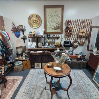 Magnolia & Co - Antiques and vintage items - Antiques Near Me - Columbiana, Ohio Magnolia & Co - Antiques and vintage items - Antiques Near Me - Columbiana, Ohio