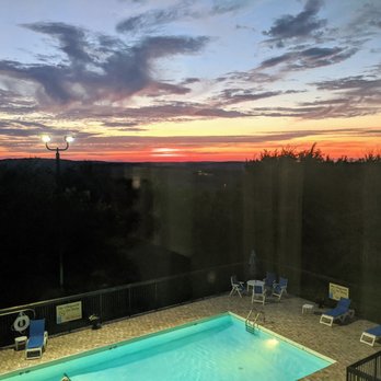 Hampton Inn Rolla - Evening sunset - Hotels Near Me - Rolla, Missouri