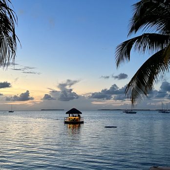 Bungalows Key Largo - Tiki boat (BYOB) - Resorts Near Me - Key Largo, Florida