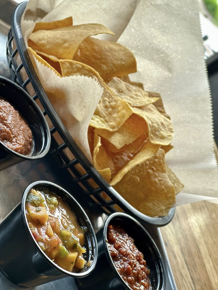 Locales Tacos Y Tequila