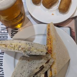 Rodilla - Delicious quick bite plus croquettes and a glass of good cerveza!