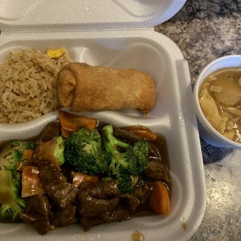 Egg Roll Number 1 - Beef & broccoli lunch special with fried rice an egg roll and hot & sour soup - Chinese Near Me - Greenwood, Indiana