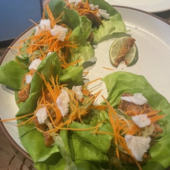 Earls Kitchen + Bar - Angry chicken lettuce wraps - New American Near Me - Bellevue, Washington