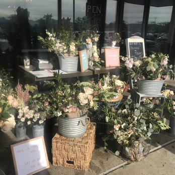 Untethered Flowers - Floral Designers Near Me Untethered Flowers - Floral Designers Near Me