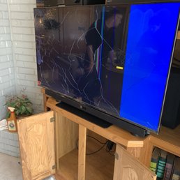 New Samsung delivered with shattered screen.  Box had been opened & was a "return item".