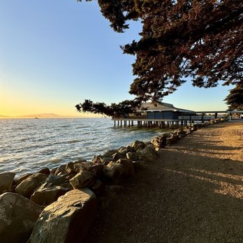 Skates On The Bay - Seafood Near Me - Berkeley, California