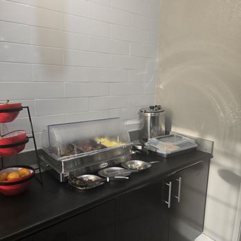 La Quinta by Wyndham Ada - Breakfast (eggs, potatoes and sausage) - Hotels Near Me - Ada, Oklahoma
