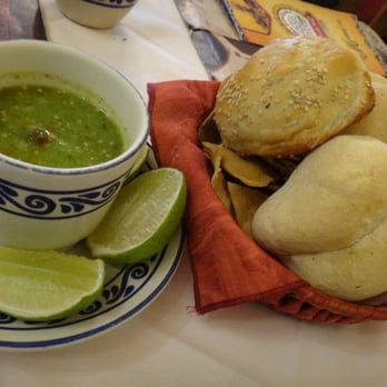 Fonda de Santa Clara - complimentary bread, chips, and salsa - Mexican Near Me - Puebla, PUE Fonda de Santa Clara - complimentary bread, chips, and salsa - Mexican Near Me - Puebla, PUE