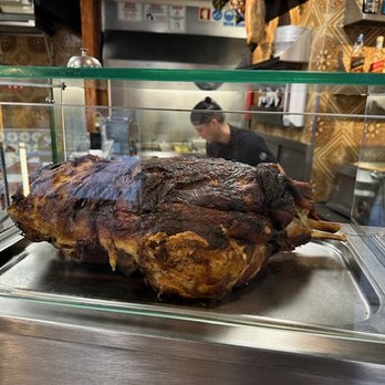 Casa Guedes - Porky the pig. MMMM Good - Portuguese Near Me - Porto, 13 Casa Guedes - Porky the pig. MMMM Good - Portuguese Near Me - Porto, 13
