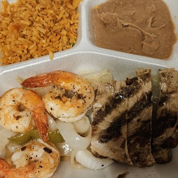 La Machaka Tex-Mex - chicken fajita 3 small pieces not even breast chicken size - Mexican Near Me - Katy, Texas