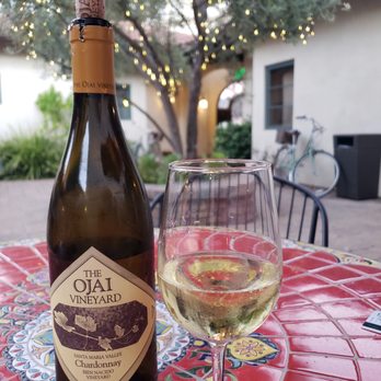 Su Nido Inn - Chilled local Ojai Chardonnay and twinkle lights in the trees - Hotels Near Me - Ojai, California Su Nido Inn - Chilled local Ojai Chardonnay and twinkle lights in the trees - Hotels Near Me - Ojai, California