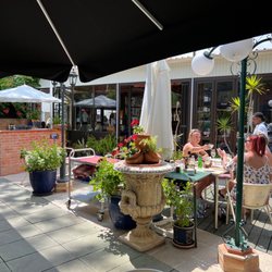 A Lagosteira - Garden seating.