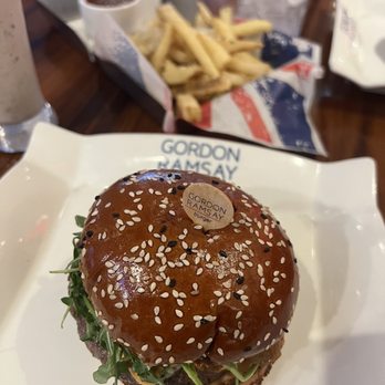 Gordon Ramsay Burger Las Vegas - Blue Cheese Cheeseburger - Burgers Near Me - Las Vegas, Nevada