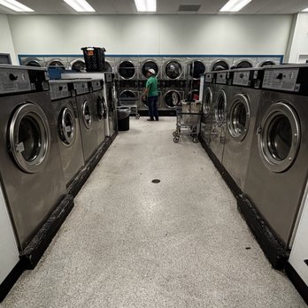 Laundry World - Row of washers - Laundromat Near Me - Evanston, Illinois Laundry World - Row of washers - Laundromat Near Me - Evanston, Illinois