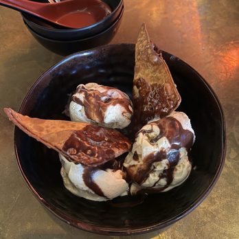 The Formosa Cafe - Apple Cinnamon Wonton - Cocktail Bars Near Me - West Hollywood, California
