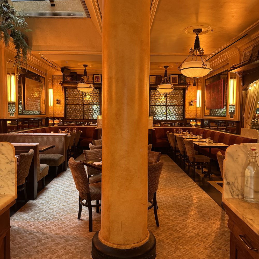 Café Chelsea - Dining Room - French Near Me - New York, New York
