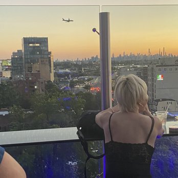 MOON BAR Rooftop - Gorgeous Panoramic View at Sunset - Lounges Near Me - Flushing, New York