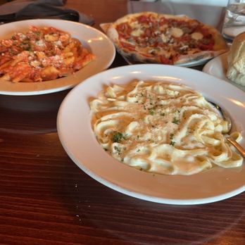 Canta Napoli - Fettuccine Alfredo, meat lovers pizza, penne C- Pasta Con Sausage - Italian Near Me - Mount Prospect, Illinois