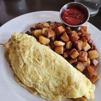 Max London's Restaurant - Asparagus and mushroom omelet - New American Near Me - Saratoga Springs, New York