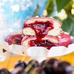 Blue Star Donuts - Cherry Vanilla Sweet-Tart
Tart cherry compot, cherry brandy glaze, white chocolate crumble, vanilla sea salt, edible rose petal