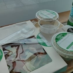 Sogood - Tartare saumon, salade fusilli jambon sec tomate et tiramisu chocolat speculoos au menu!