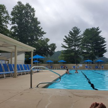 Foxrun Resort - Pool area - Resorts Near Me - Lake Lure, North Carolina