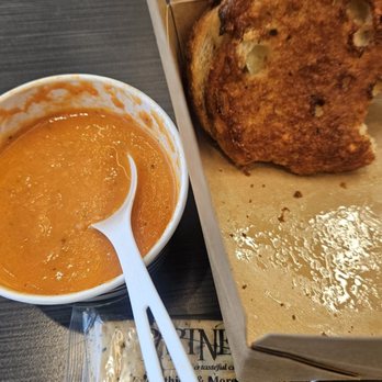 Ebar - Grilled cheese with tomato bisque lunch combo - Coffee & Tea Near Me - Honolulu, Hawaii