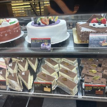 85°C Bakery Cafe-Stockton - *Ube Cream Cake 8" *Classic Tiramisu Slice *Deluxe Chocolate Mousse 8" *MD Tiramisu 8"*MD Strawberry 8" - Bakeries Near Me - Stockton, California